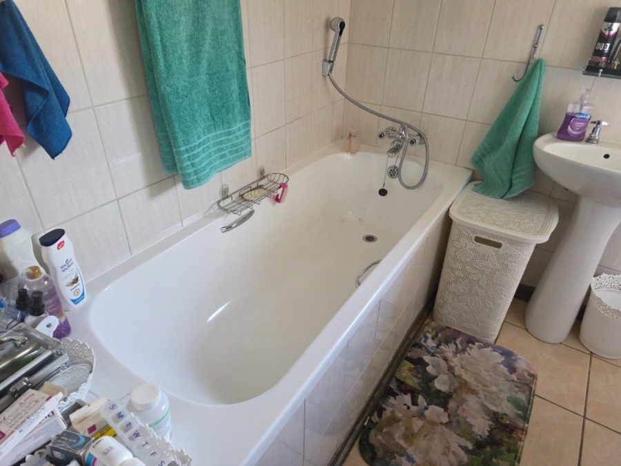 2 Bedroom Property for Sale in Langenhovenpark Free State